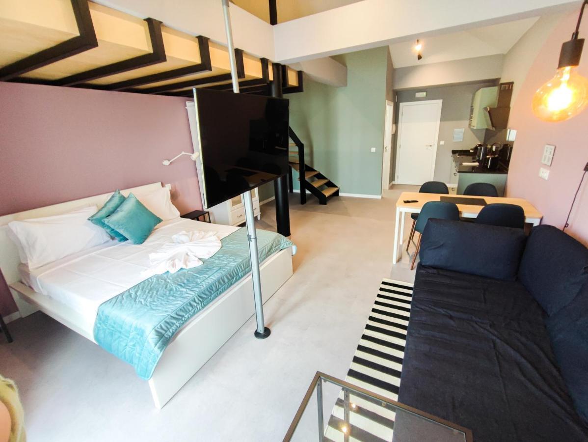 Social - Happiness Apartment